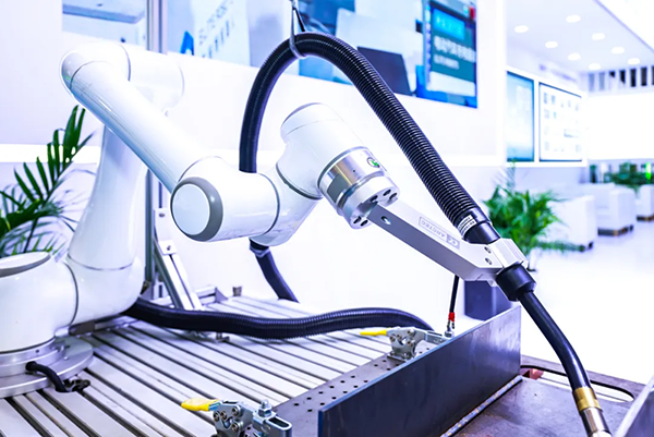 焊接機(jī)器人